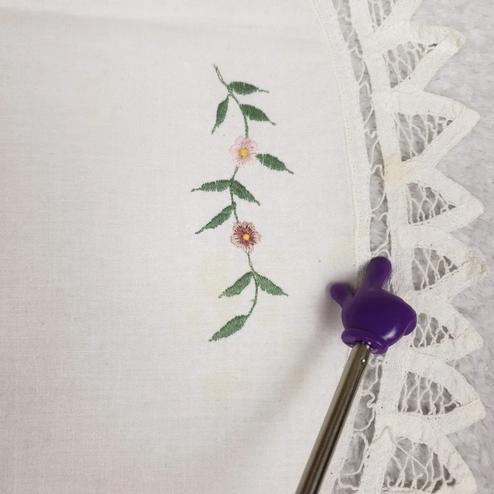 Vintage White Embroidered Floral Table Runner Scalloped Lace Trim 33x15